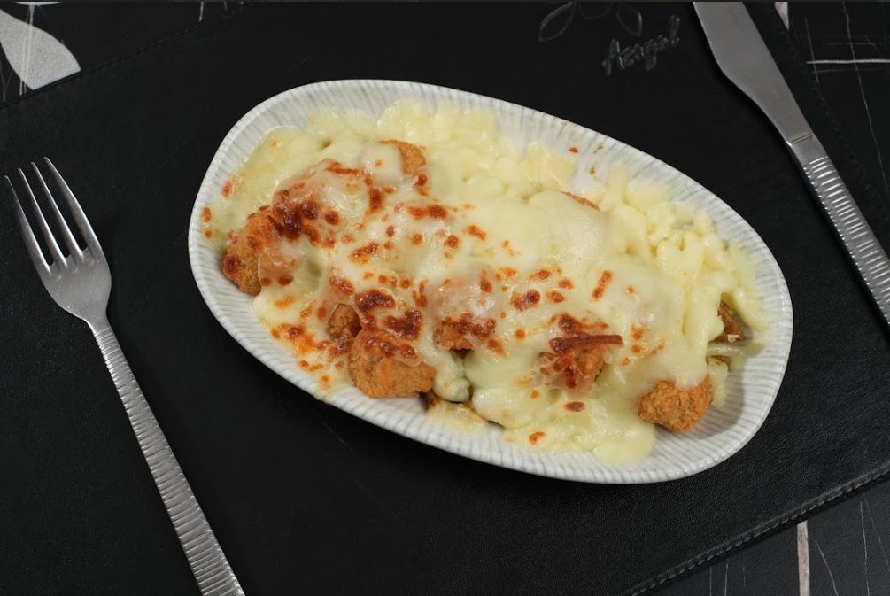 دجاج مع كرات البطاطا بالجبن