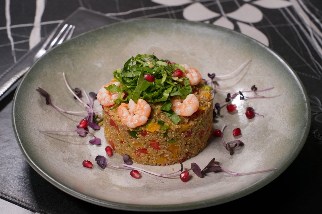 سلطة الكينوا والروبيان