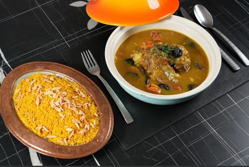 طاجن لحمة بالخوخ والمشمش