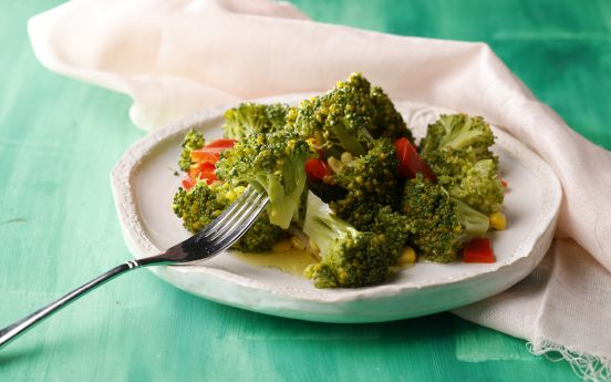 BROKOLİ - Buharda pişirilmiş brokoli. Zeytinyağlı ve limonlu sos ile servis edilir.