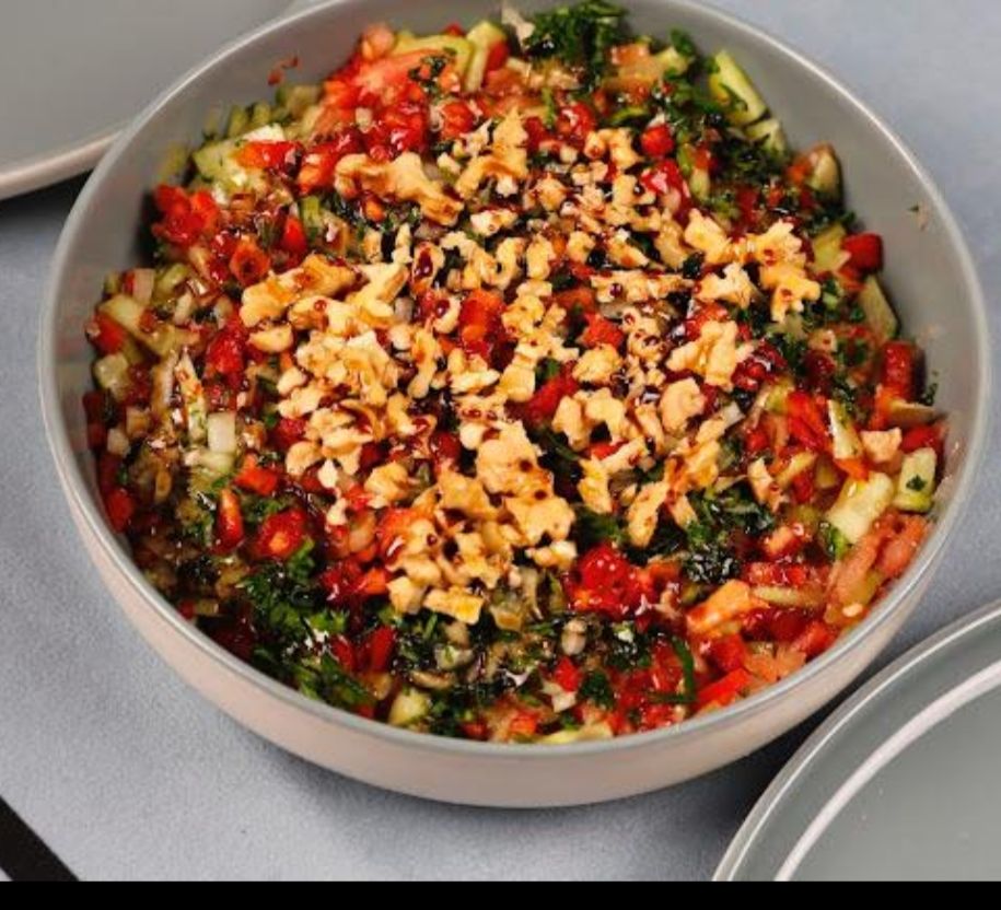 GAVURDAĞI SALATA DUBLE - Taze Domates, Soğan, Yeşil Biber, Ceviz ve Nar Ekşisi