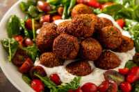 FALAFEL PATATES SEBZE SALATASI VE DİB SOS (3,b)