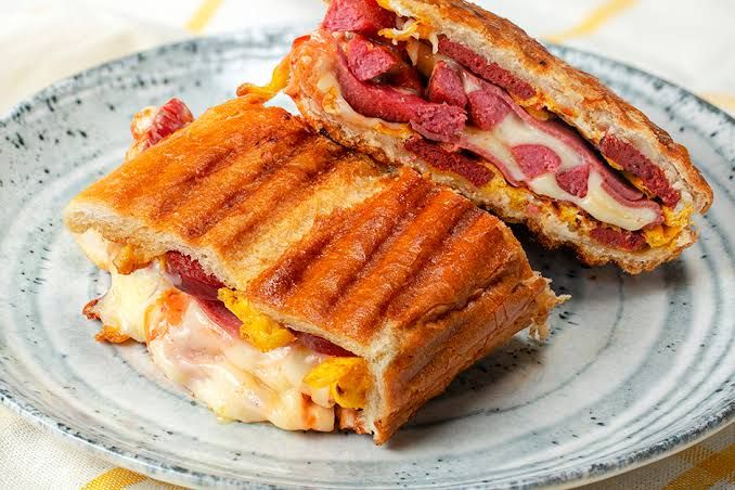 Yarım Tost + Patates Cipsi - 