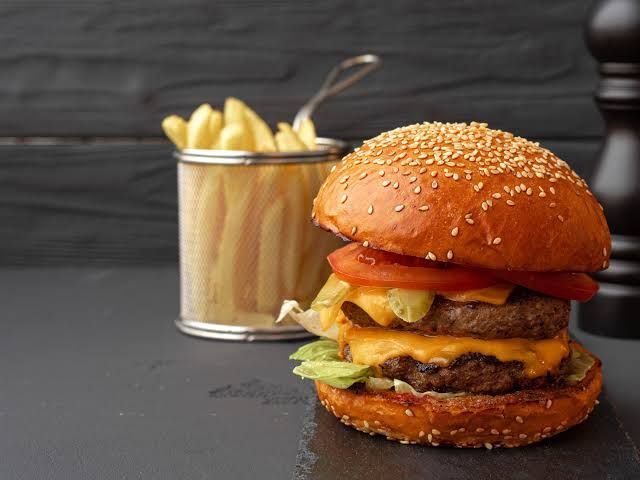 Saray Burger - Çift Köfteli  ve Patates Cipsli
