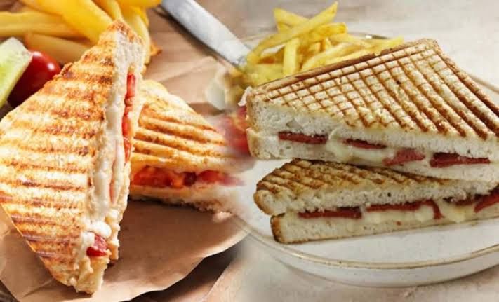 Sucuklu Tost + Patates Cipsi - 