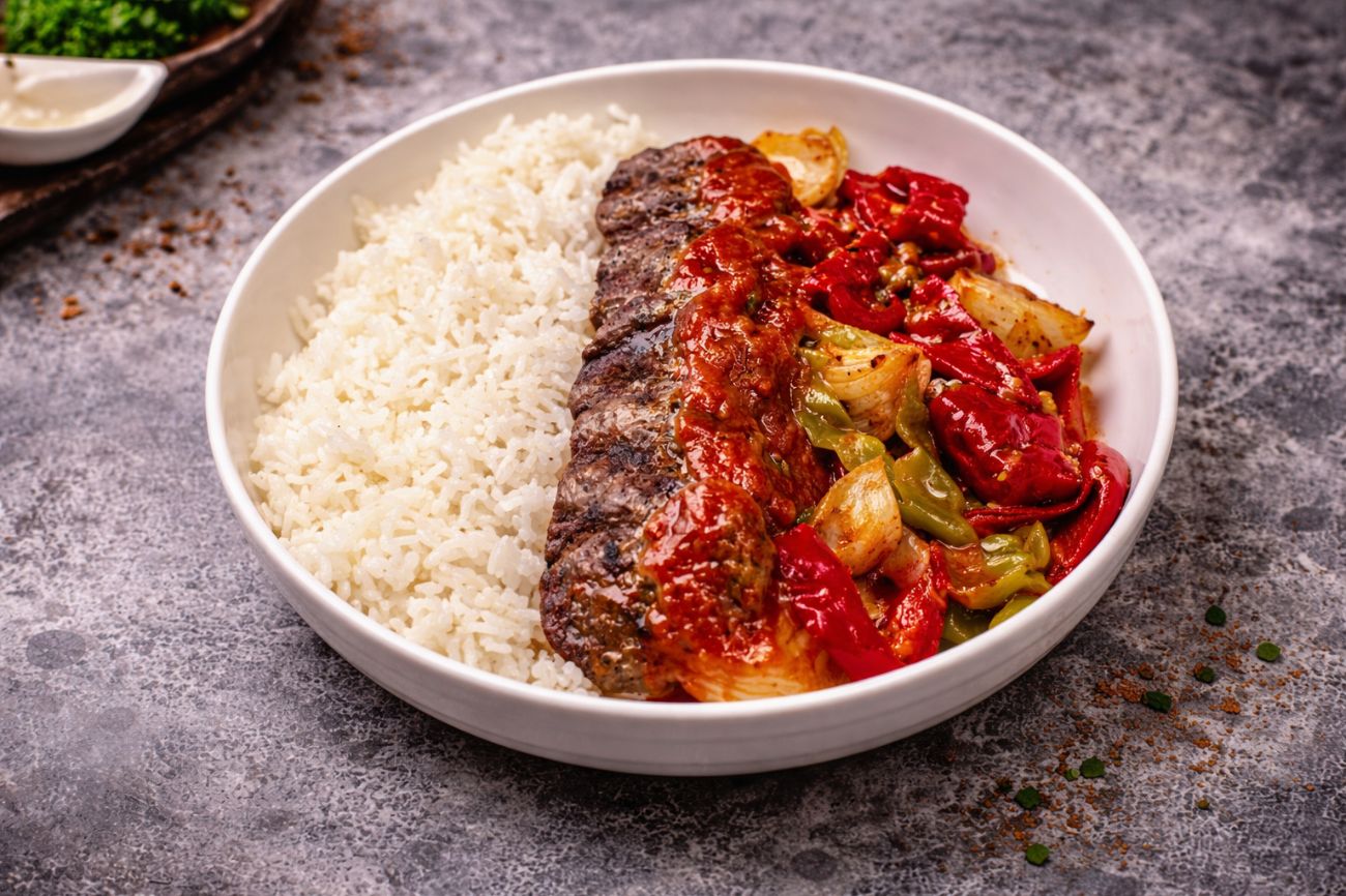 Köfte Sebze Sote - (Mevsim sebzeleri sote, basmati pilav, domates sos)