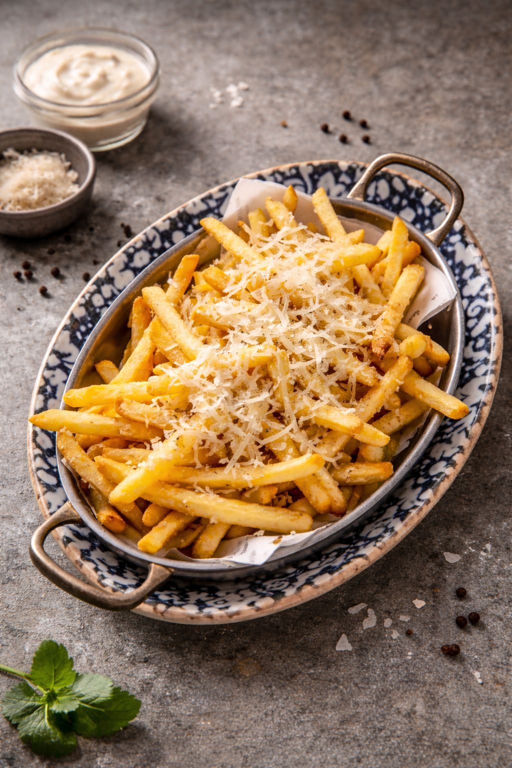 Parmesan Peynirli ve Trüf Yağlı Patates Kızartma - 