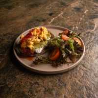 Avokado Ezme & Çırpılmış Yumurta, Ekşi Maya Ekmek, Acı Biber Reçeli