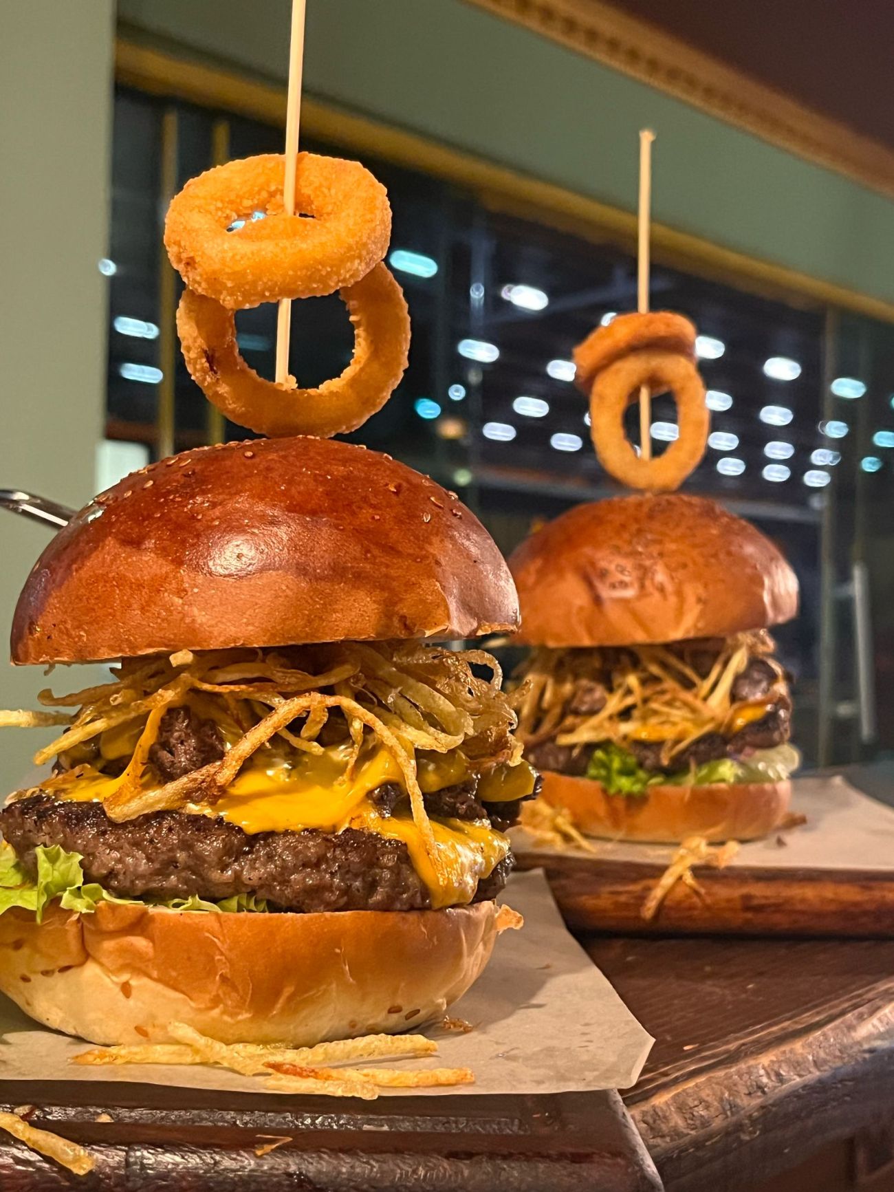 KORKUSUZ KORKAK (BABA BURGER) - Dana kofte steak et cheedar peyniri  domates marul turşu