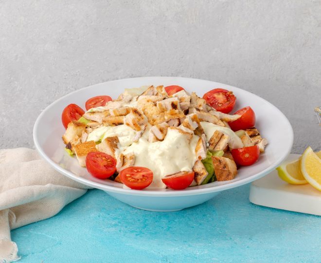 CHICKEN SEZAR SALAD - 180 gr. özel soslu tavuk bonfile, marul, sezar sos, kruton ekmek, cherry domates, yağ, limon ve mini panini ekmek ile