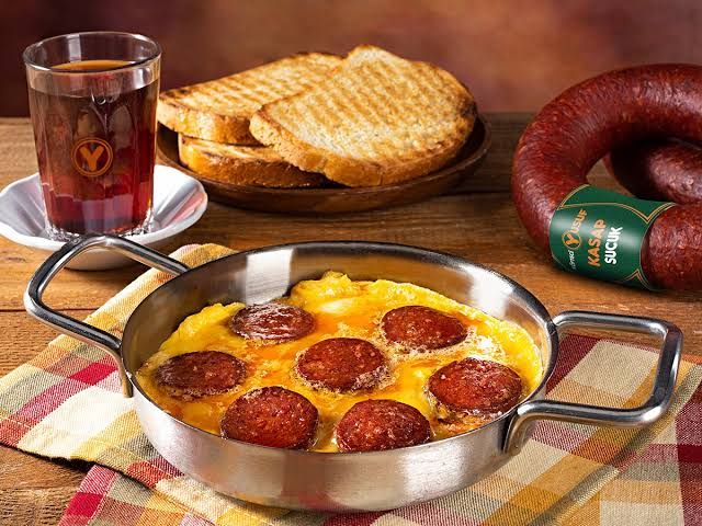 Sucuklu Yumurta - 2 adet yumurta, hakiki Afyon sucuğu, hakiki tereyağı