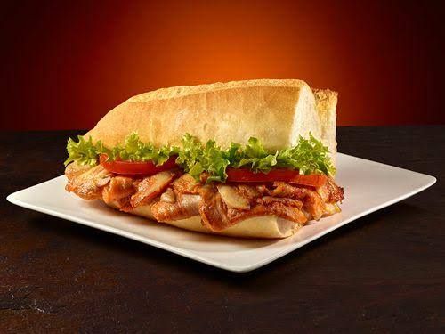 Ekmek Arası Tavuk - 2 parça kemiksiz tavuk pirzola, marul, soğan, domates