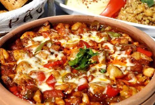 Mantarlı Tavuk Sote - 100 gr. kuşbaşı tavuk, yeşil biber, kapya biber, domates, mantar, baharatlar, pilav, patates