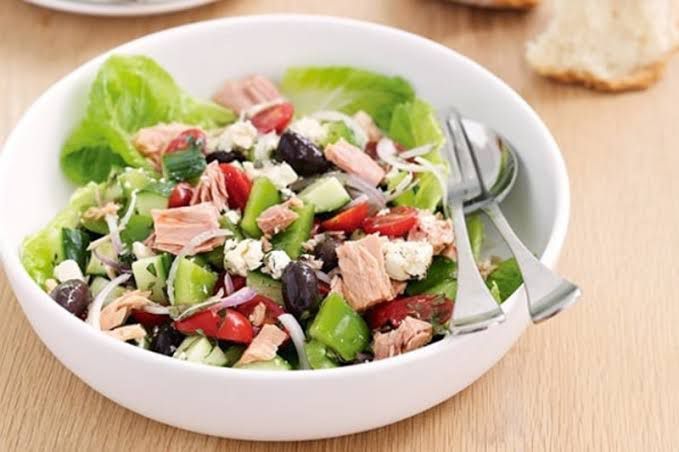 Ton Balıklı Salata - Domates, marul, salatalık, mısır, 130 gr. ton balığı