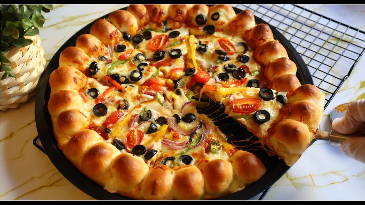 بيتزا محشية الاطراف