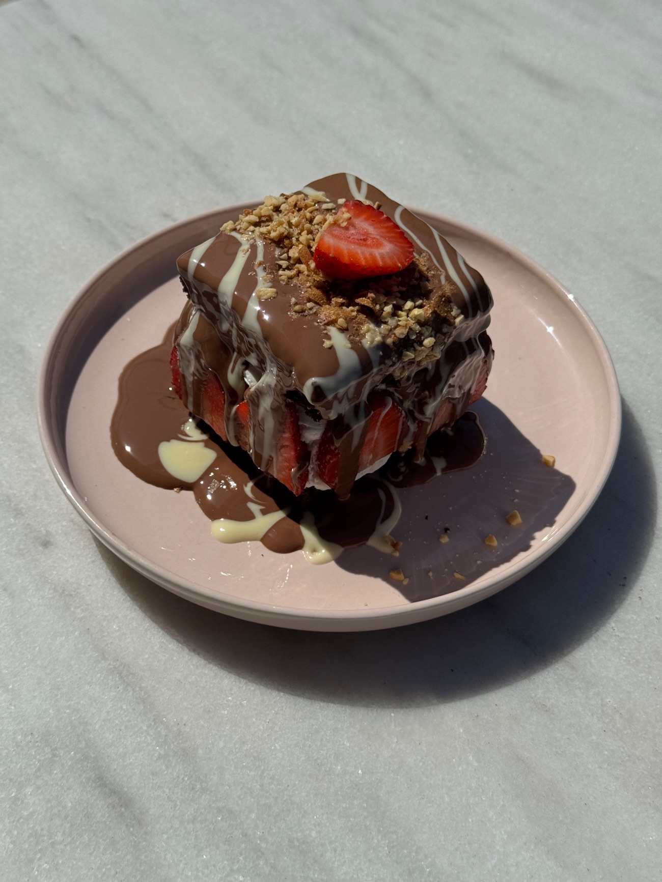 Begonvil - Brownie Kek, Prenses Krema, Çilek, Muz, Belçika Çikolata