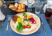 Kekik Soslu Akdeniz Salata