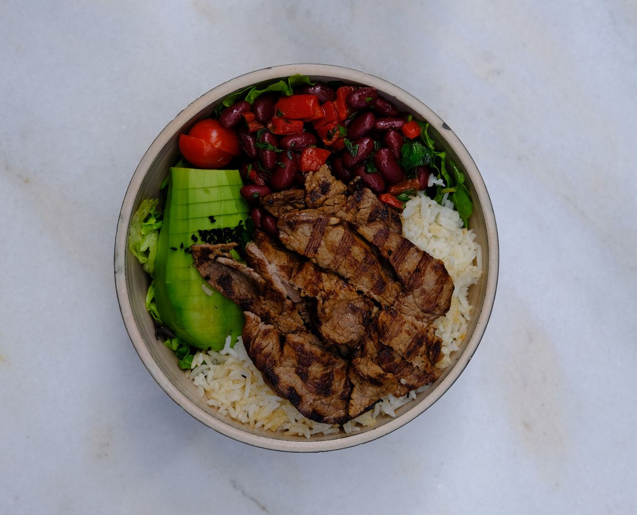 Bonfile - Basmati Kase - Izgara dana bonfile, basmati pirinci, meksika fasulyesi, közlenmiş kapya biber, avokado, yeşillik, çeri domates