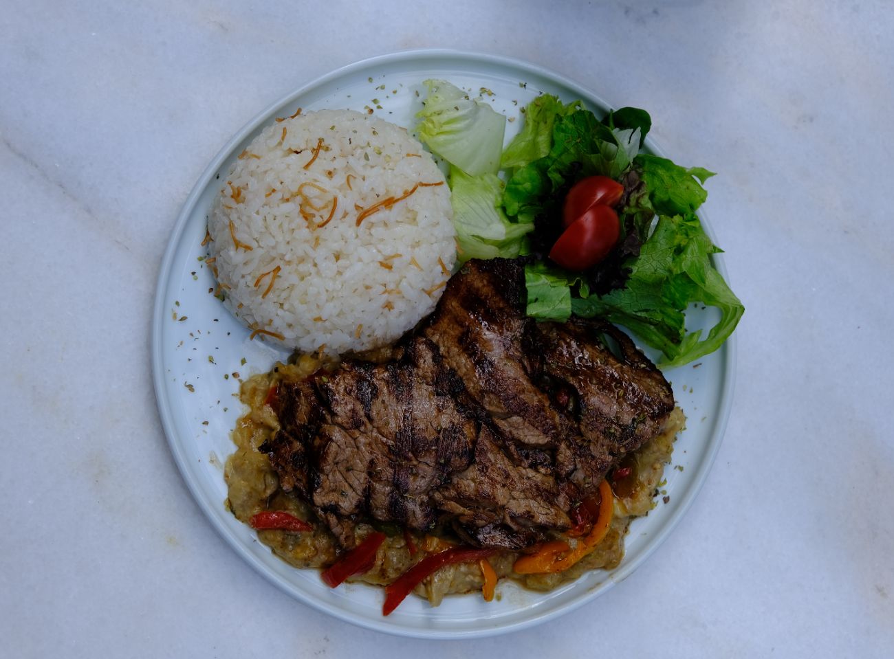 Izgara Dana Külbastı - Beğendi yatağında ızgara dana bonfile(180gr), pilav, haşlanmış jülyen sebze