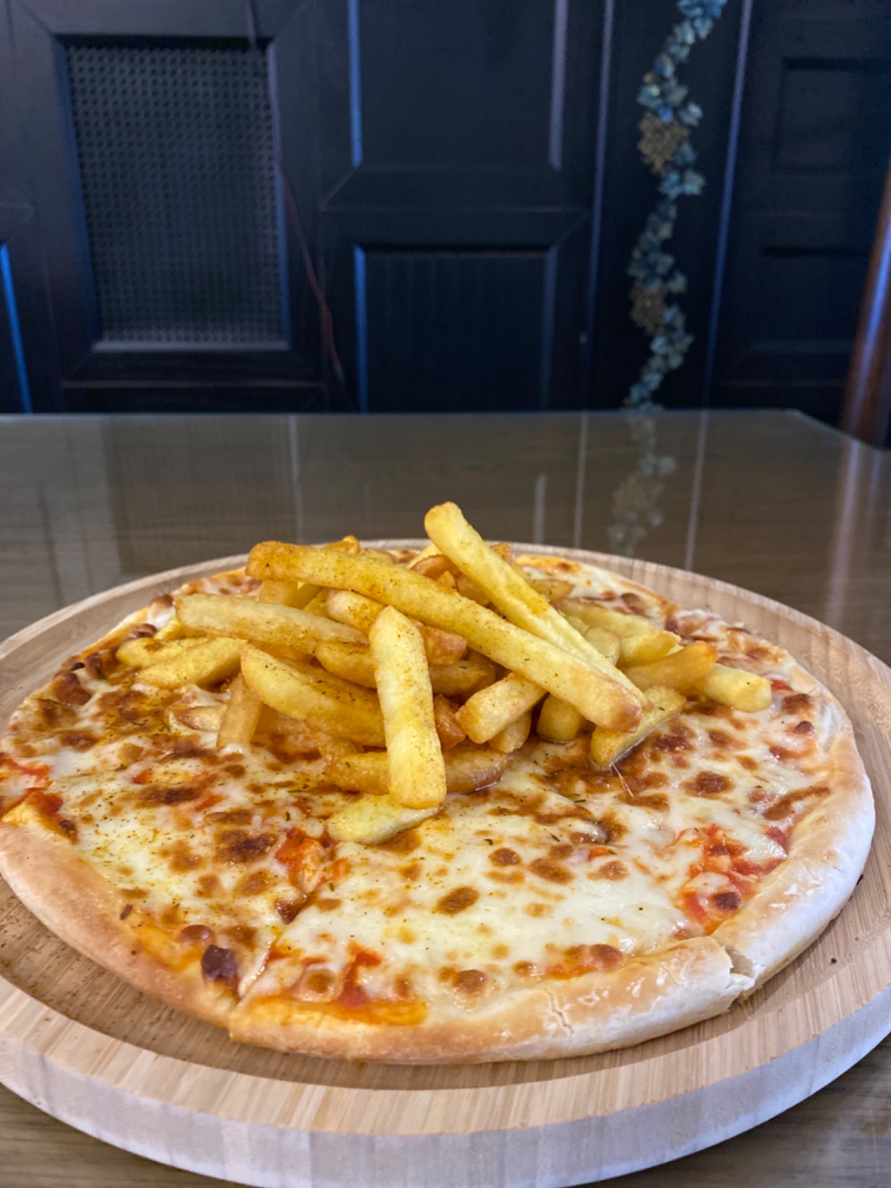 Pizza margherita - Pizzalarımız orta boy pizzadır cips ile servis edilir