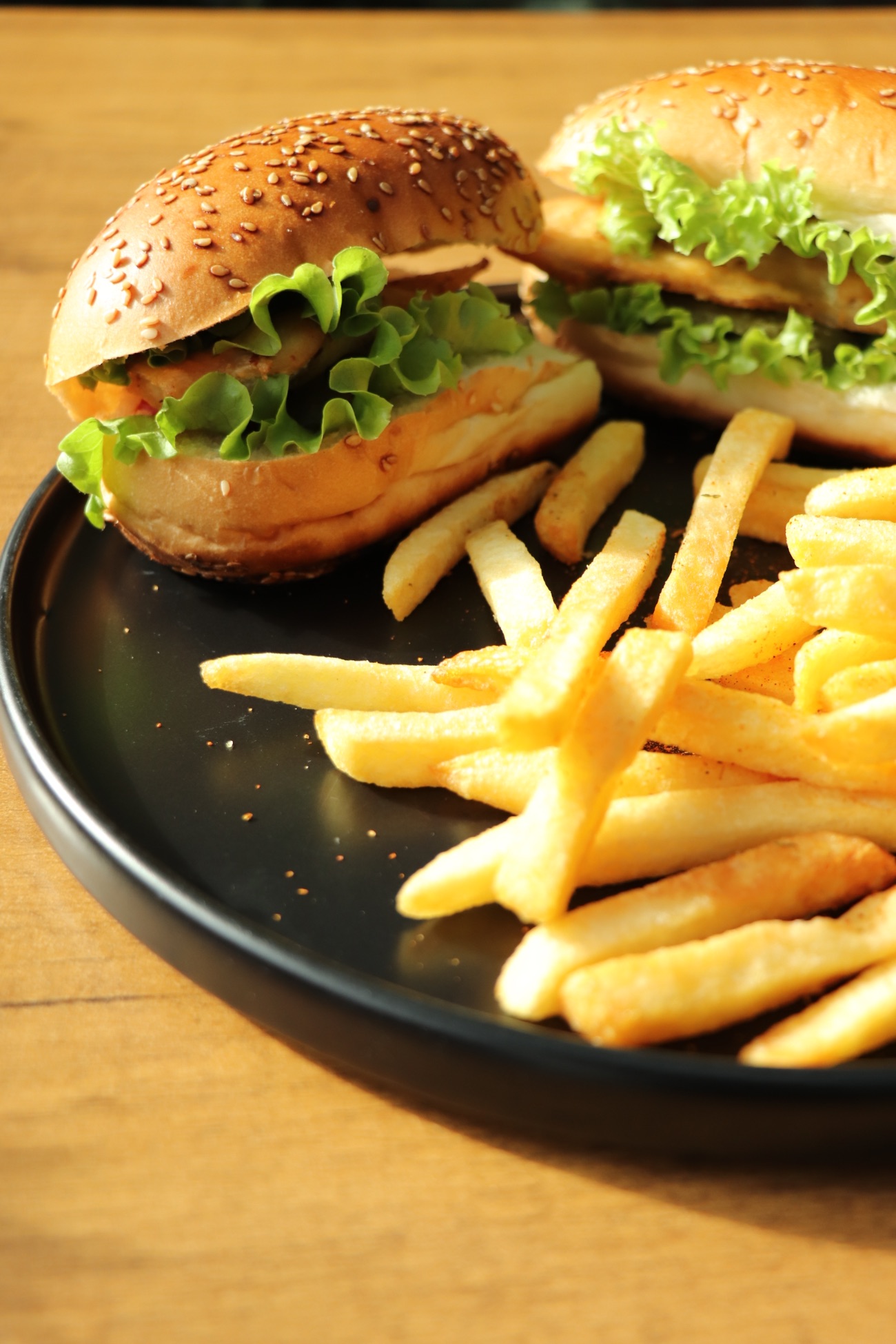 Izgara Tavuklu Sandviç - Izgara Tavuk Goğüs Dilimlenmiş, Patates Kızartma, Domates, Marul