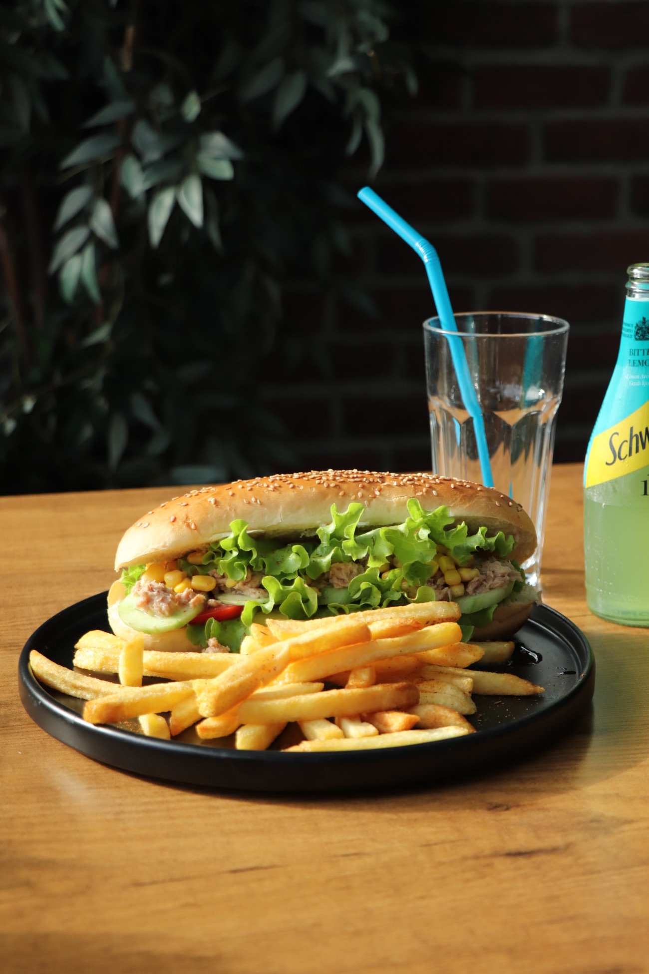 Ton Balıklı Sandviç - Ton Balığı, Turşu, Mısır, Marul