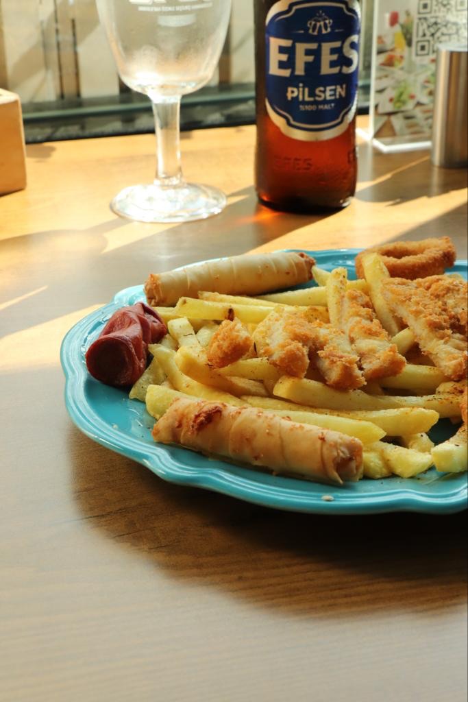 Bira Tabağı+1adet 50 cl bira - Sosis, Sigara Böreği, Soğan Halkası, Tavuk Parçacıkları, Cips,1 adet 50cl bira