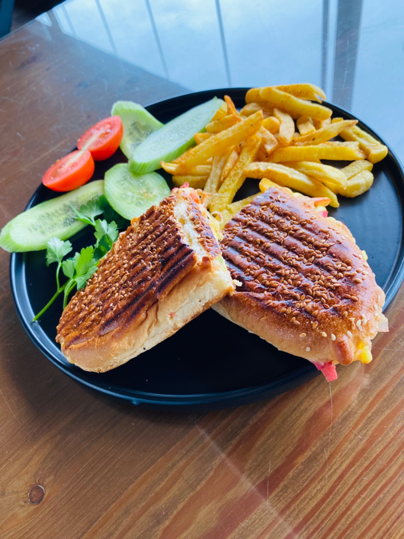 Pati Tost - Biber, Domates, Salam, Sucuk, Kaşar, Cips ve Söğüş ile