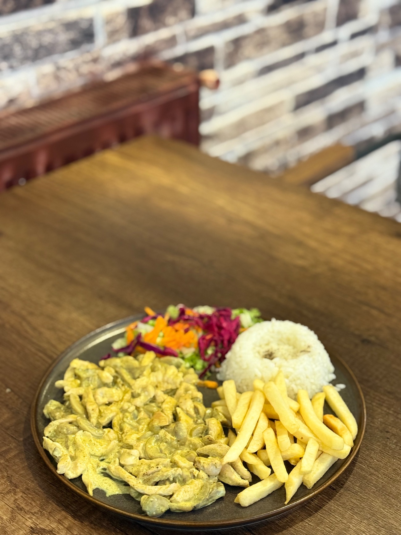 دجاج مع صوص الكاري + مشروب