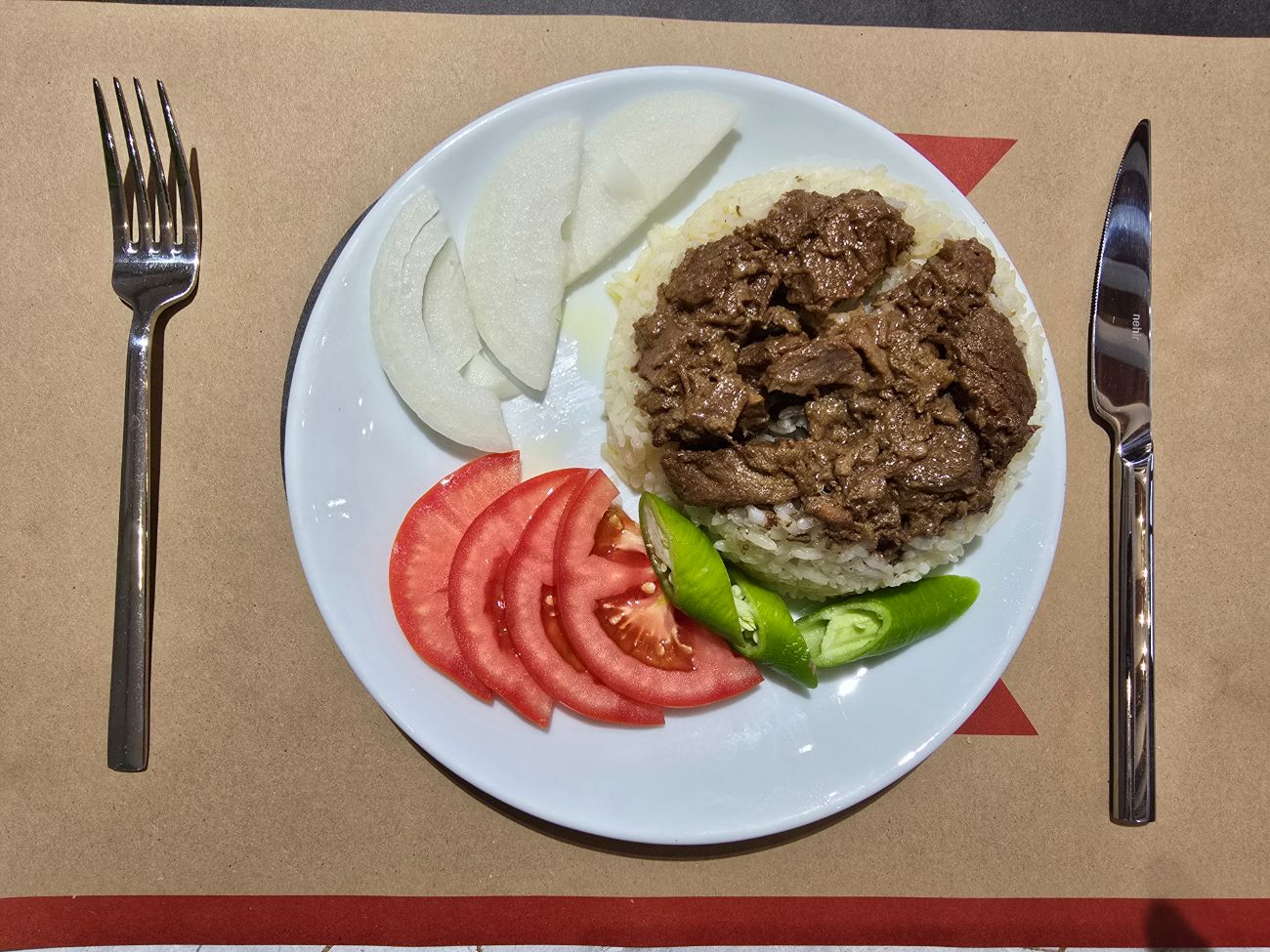 Pilav Üstü Kavurma - Pilav üstü kavurma, soğan, biber ve domates ile..