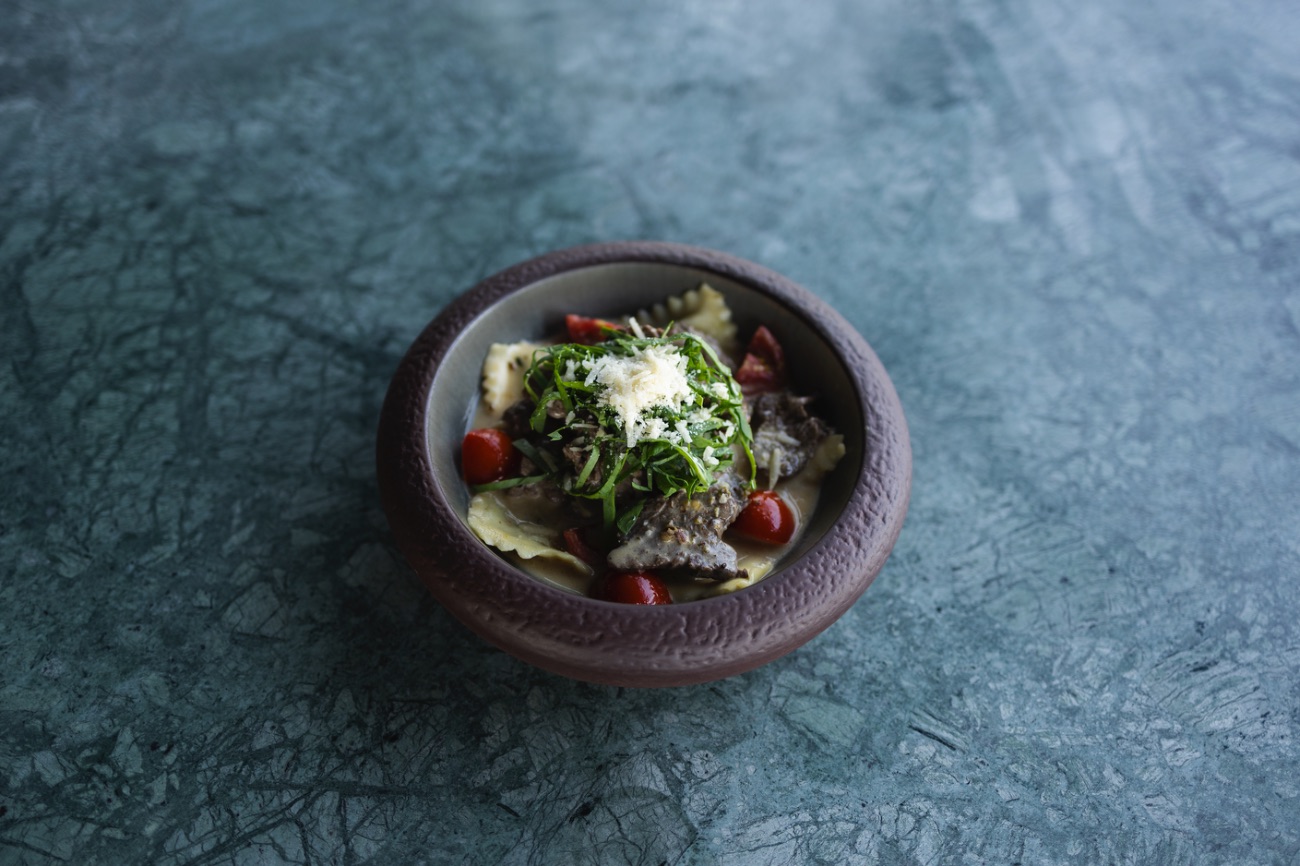 BEEF RAVIOLI - Dana Bonfile Dilimleri, Ispanak Dolgulu Ravioli, Kiraz Domates, Parmesan 🍷