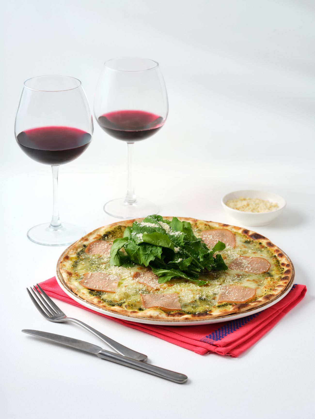 PASSAGE WINE DUO - HİNDİ FÜMELİ PİZZA + 2 KADEH TERRA ÖKÜZGÖZÜ-BOĞAZKERE