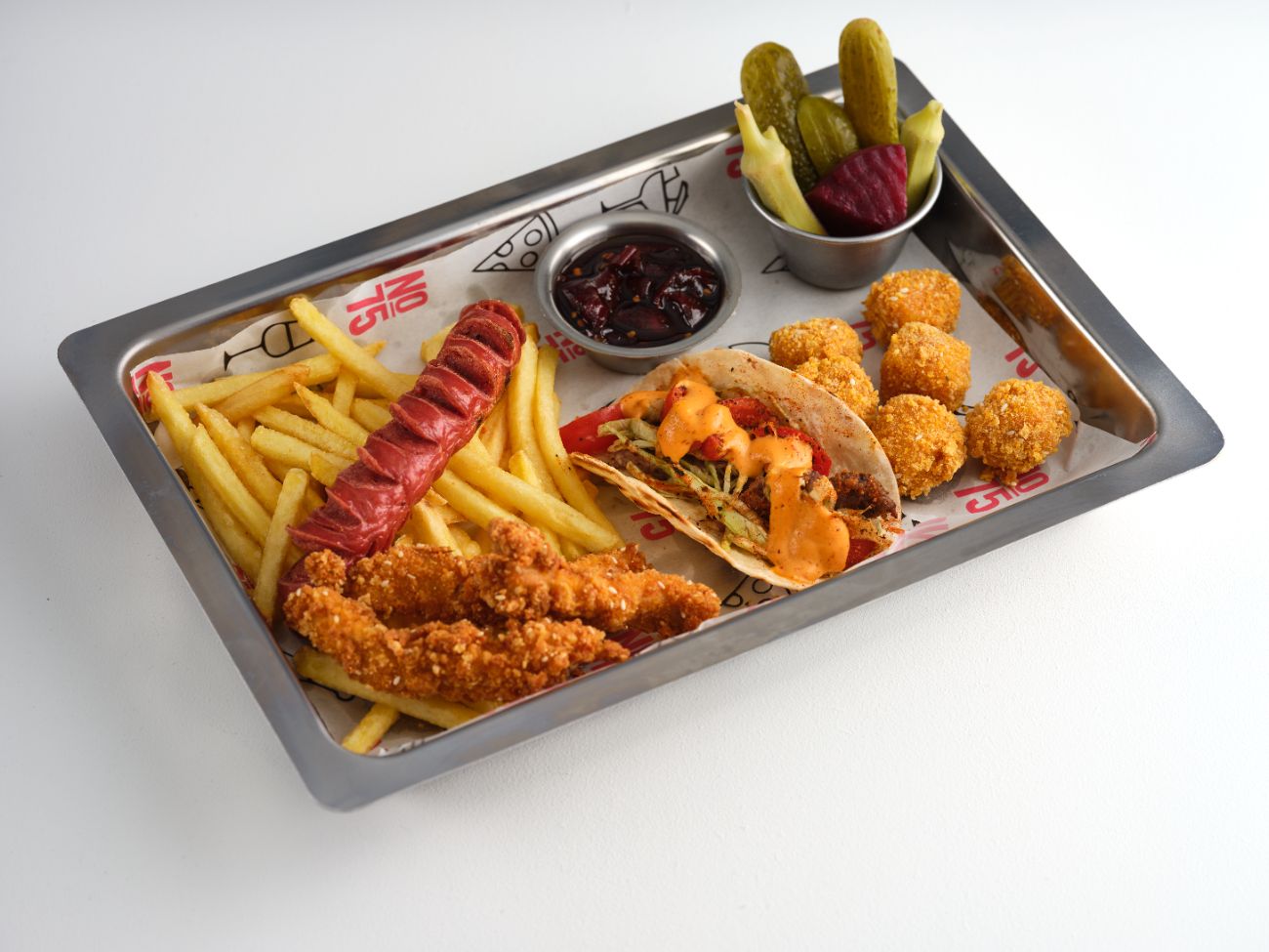 BİRA TEPSİSİ - Frankfurter Sosis, Çıtır Paneli Tavuk Parçaları, Burger Taco, Peynir Topları, Acı Biber Reçeli, Pancar Turşu, Bamya Turşu, Alman Turşu, Peri Peri Sos