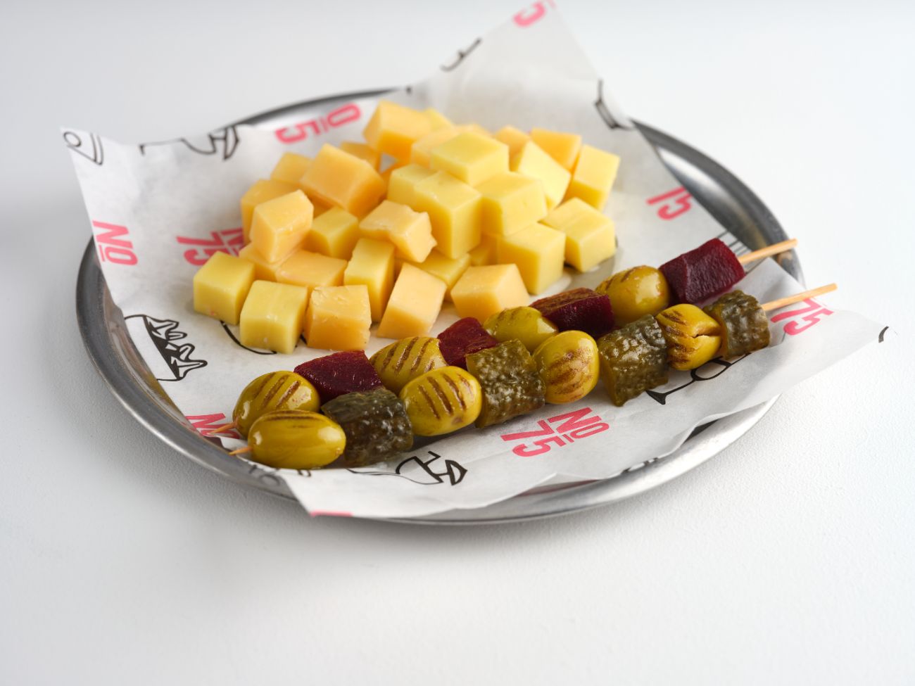 BİRA YANCISI - Edam, Eski Kaşar, Izgara Yeşil Zeytin, Pancar, Kornişon Turşu