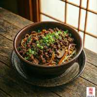 KOCHUJANG EZMELİ DANA KIYMALI YAKİ NOODLE