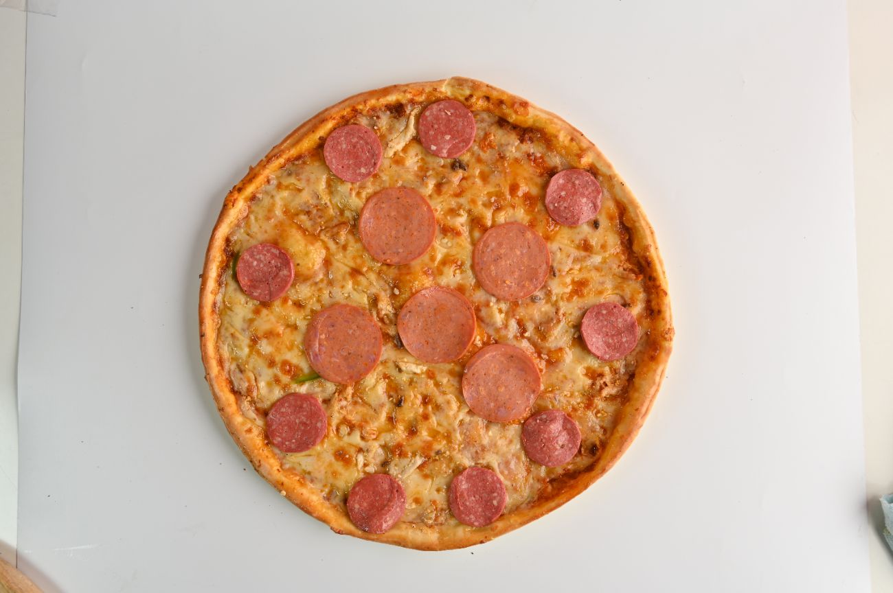 بيتزا بيروني