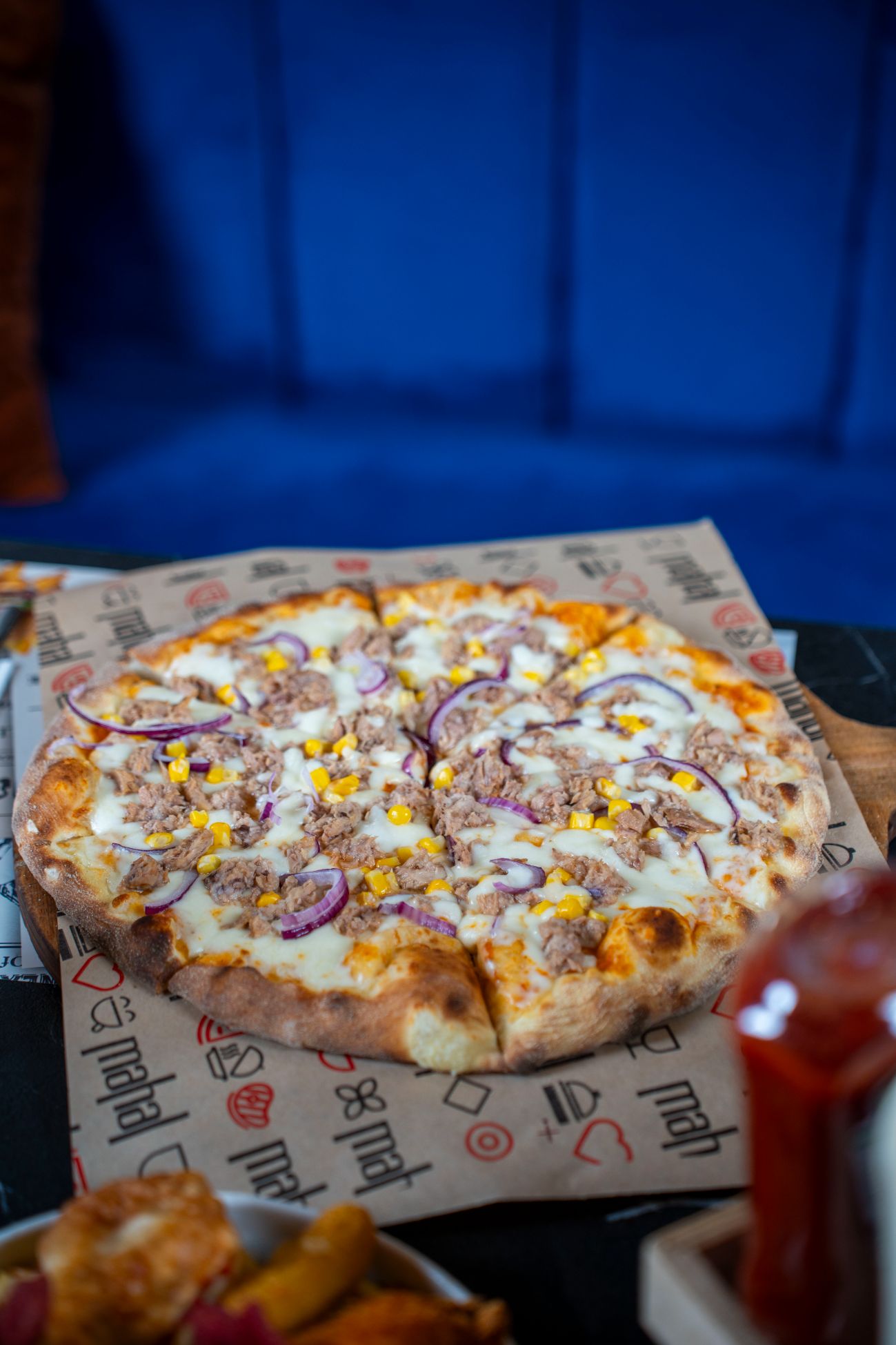 Ton Balıklı Pizza - Pizza sos, mozzarella peyniri, mor soğan, ton balığı, mısır