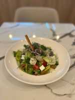 PEYNİRLİ SALATA