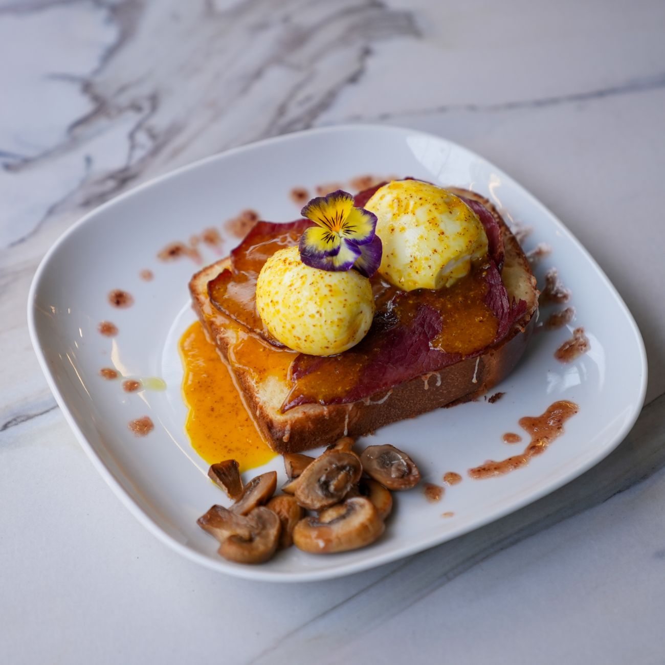 Roast Beef Benedict - 