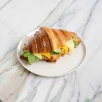 Cheddar Kruvasan Sandviç