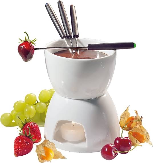 Fondue - Sıcak Belçika çikolatası ve 3 çeşit meyve ile sunum yapılır.