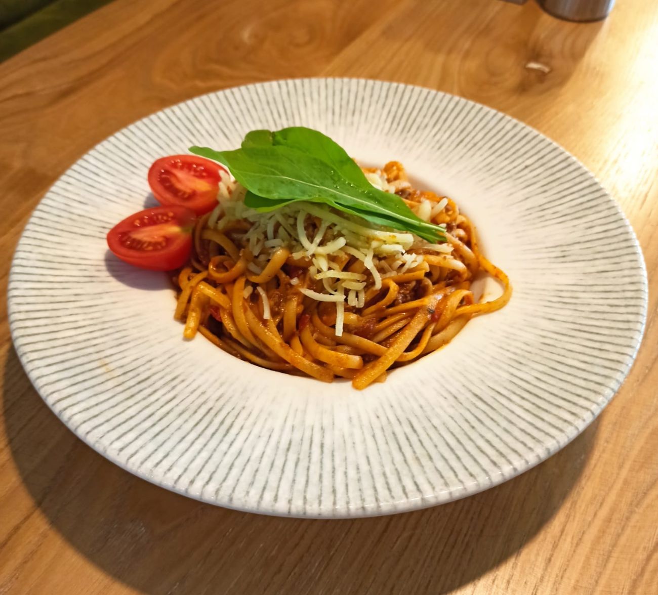 Spaghetti Bolognaise - kıyma sos, peynir
