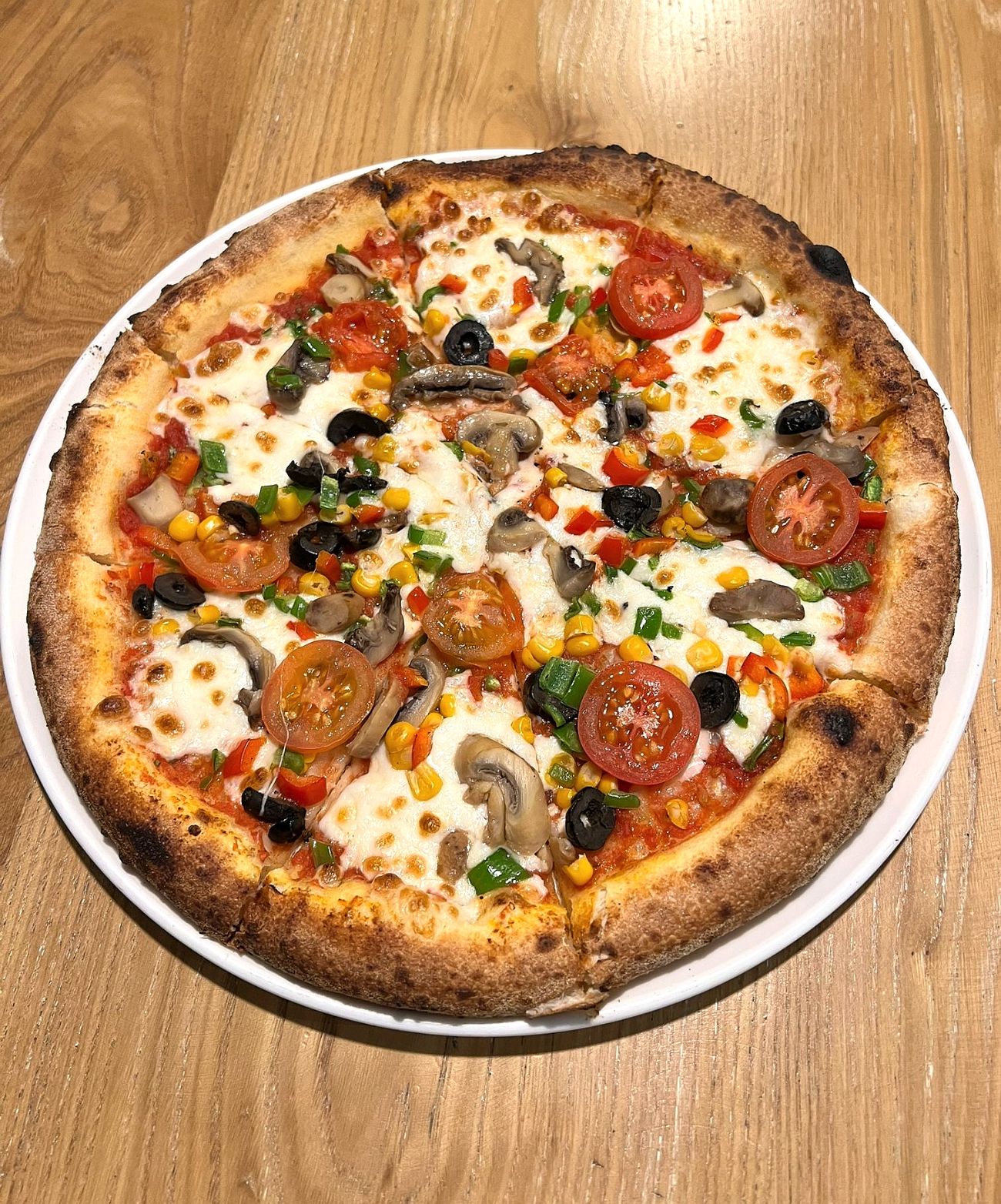 Vejeteryan Pizza - Napolitan sos, Mozzarella peyniri,mantar, mısır, renkli biberler, zeytin, domates