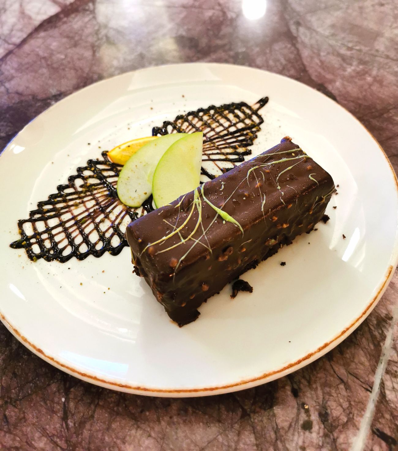 كعكة الشوكولاتة دبي - 