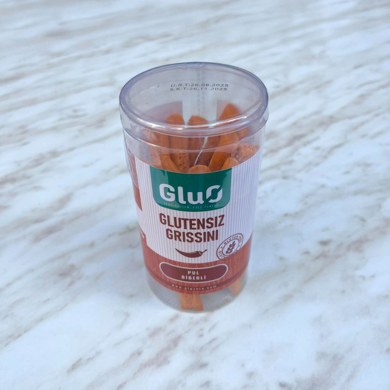 Glutensiz Pul Biberli Grissini - Glutensiz Un, Karabuğday Unu, Pul Biber, Tatlı Toz Pul Biber, Keten Tohumu, Alba Yağı, Zeytinyağı, Tuz, Şeker, Maya.