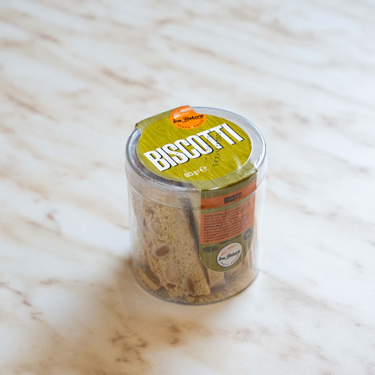 Biscotti - Karabuğday Unu, Şeker, Tereyağı, Toz Badem, Ceviz, Çiğ Badem, Yumurta, Vanilya, Portakal Zest, Kabartma Tozu.