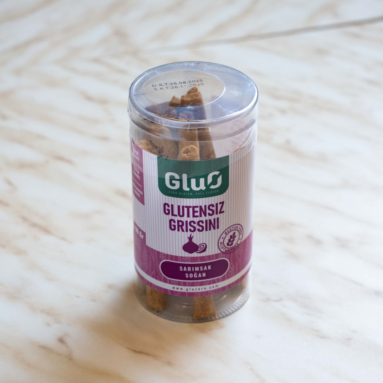 Glutensiz Sarımsaklı Soğanlı Grissini - Glutensiz Un, Karabuğday Unu, Sarımsak Tozu, Susam , Soğan Tozu, Keten Tohumu, Alba Yağı, Zeytinyağı, Tuz, Şeker, Maya.