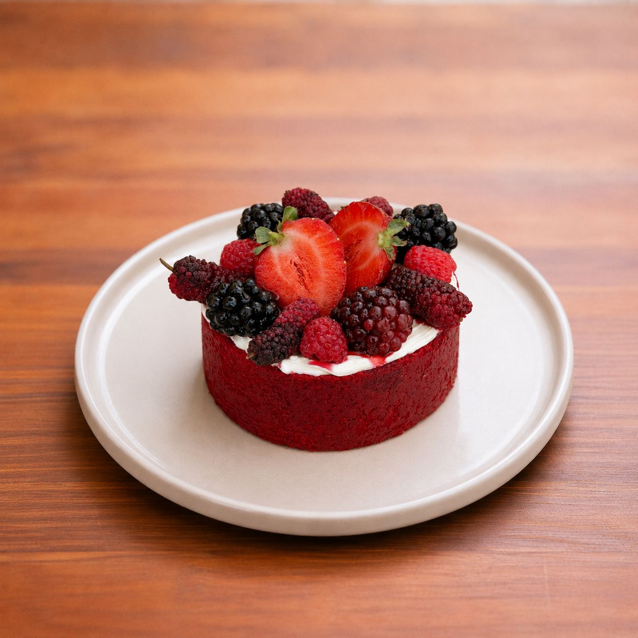Karadutlu Red Velvet - Karadut, Frambuaz, Profiterol Sos, Red Velvet Kek.