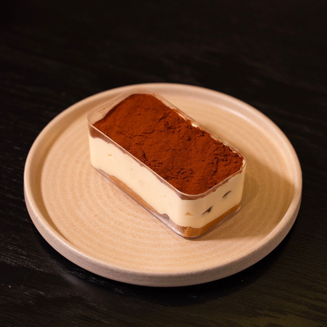 Glutensiz Tiramisu - Espresso ile ıslatılmış Glutensiz Kedi Dili, Glutensiz Tiramisu Krema, Pul Bitter Çikolata.