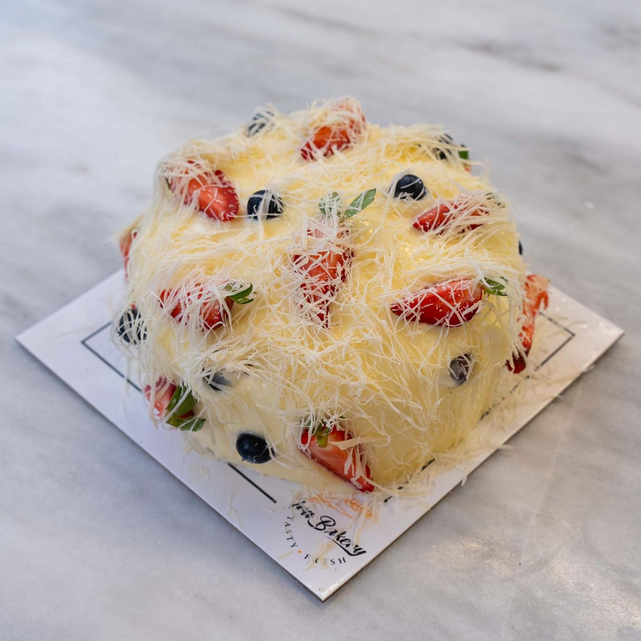 Rio (6-8 Kişilik) - Çilek, Pastacı Kreması, Magnolia Kreması, Beyaz Pandispanya.